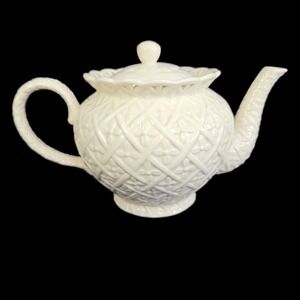 Godinger Cream Embossed Lattice Teapot With Lid Pierced Lace Rim Porcelain READ